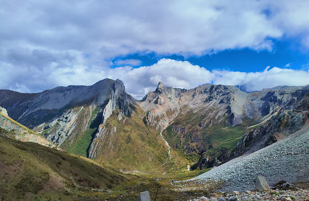 祁连雪山与草场